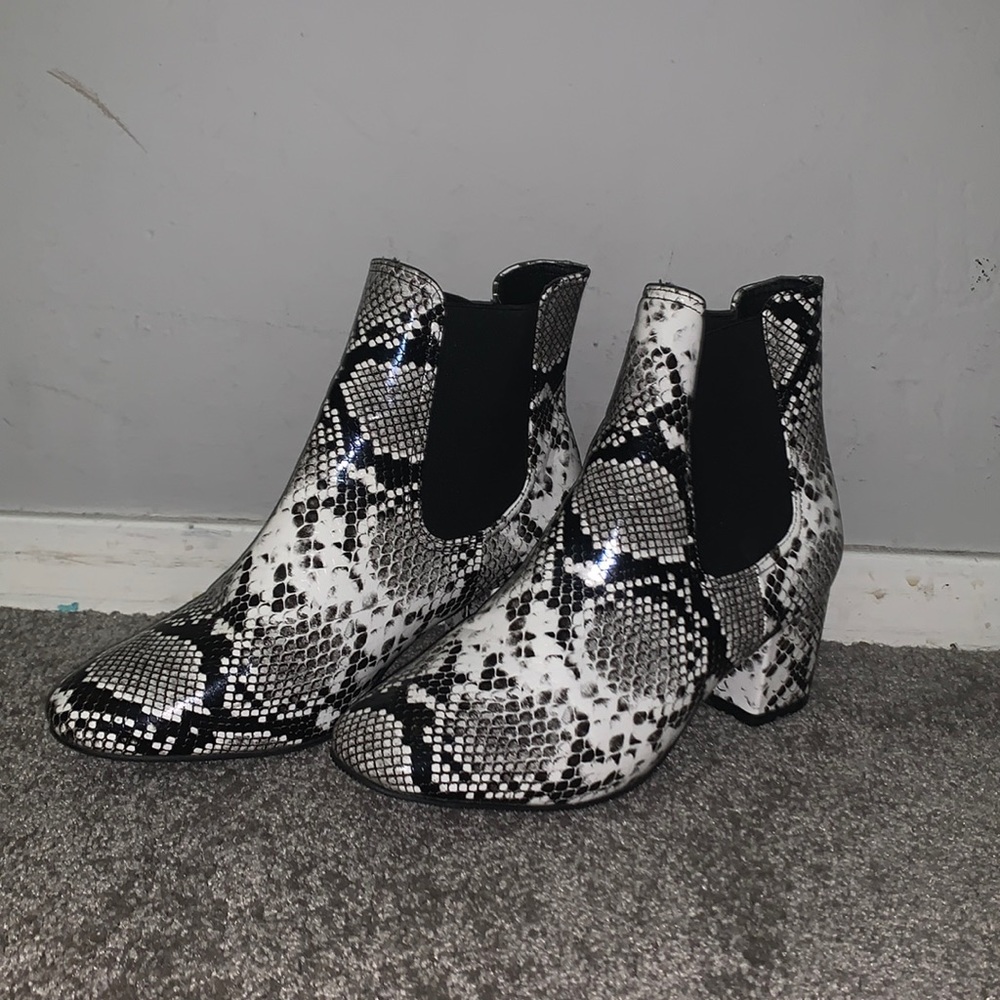Amazing snake print booties